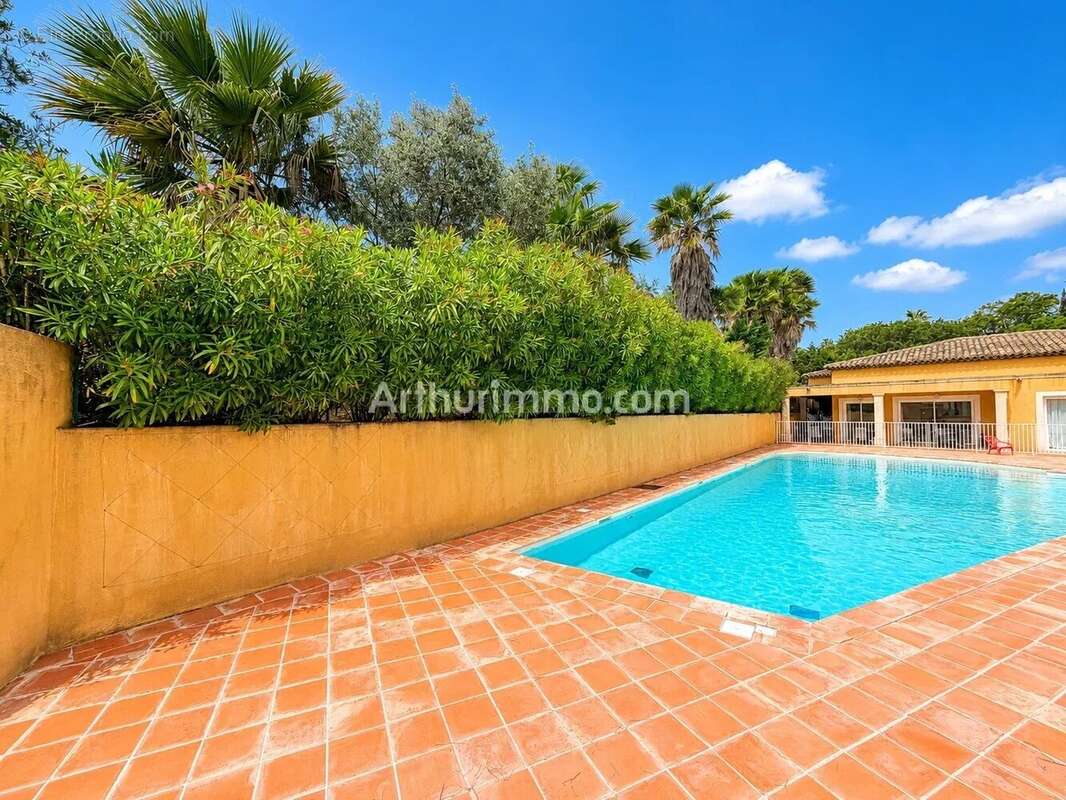 Maison à ROQUEBRUNE-SUR-ARGENS