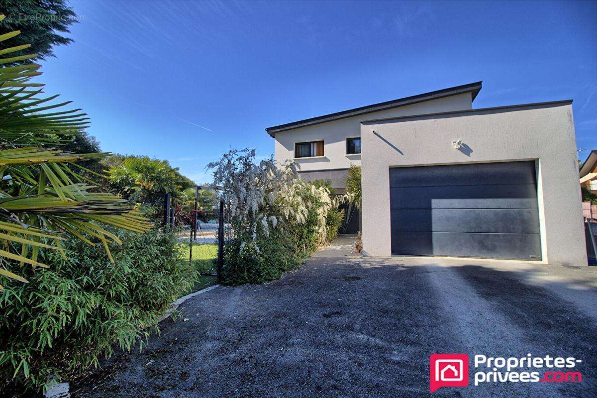 Maison à SAINT-BARTHELEMY-D'ANJOU