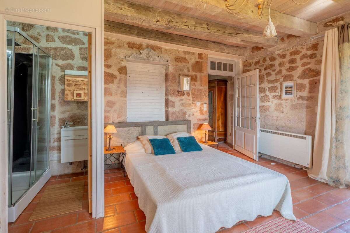 Propriété de charme en pierre - Cadre bucolique d'exception avec vue dominante - photo 4
