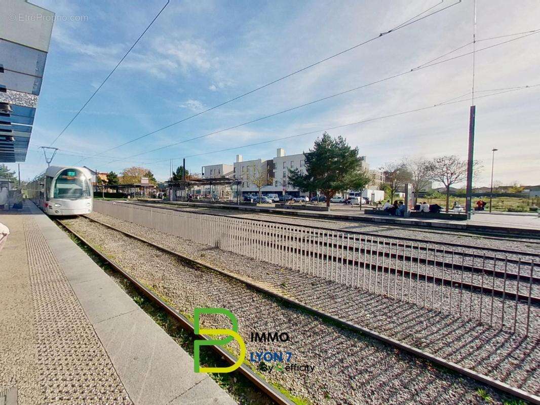 Appartement à MEYZIEU