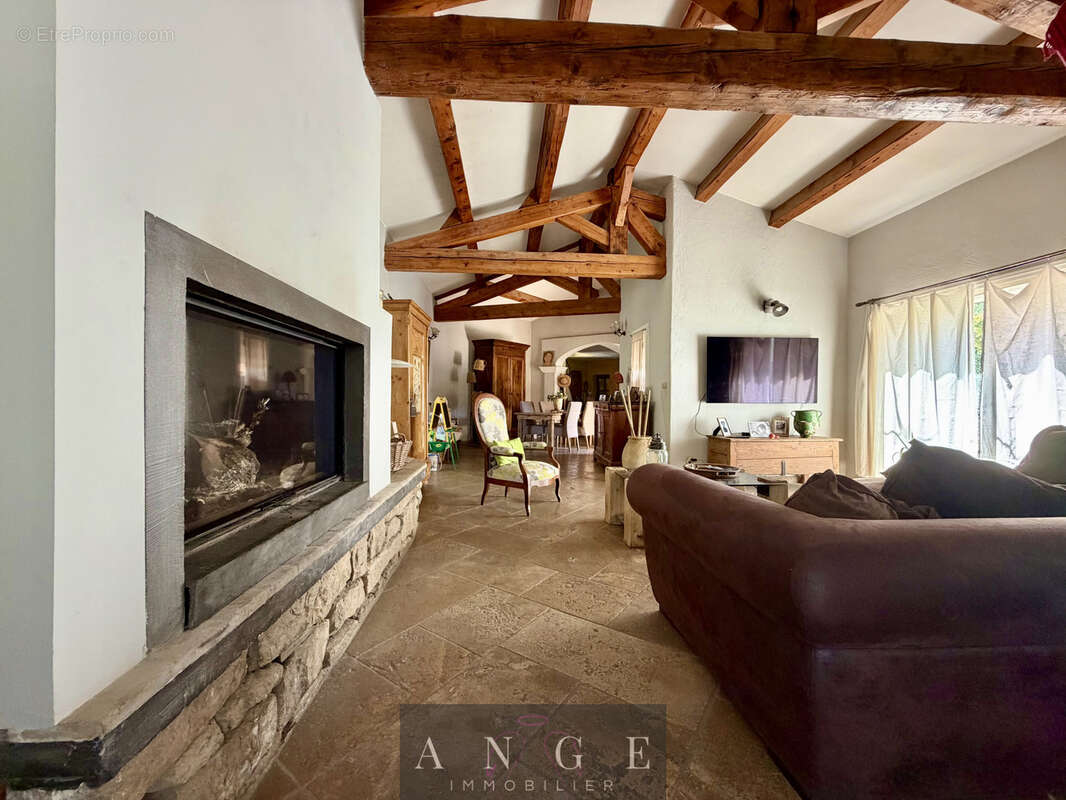 Maison à SOLLIES-TOUCAS