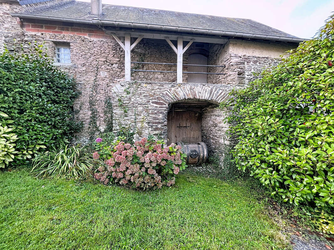 Maison à SAINT-JEAN-DE-SAVIGNY
