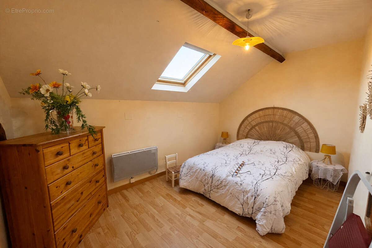 Maison à LASSAY-SUR-CROISNE