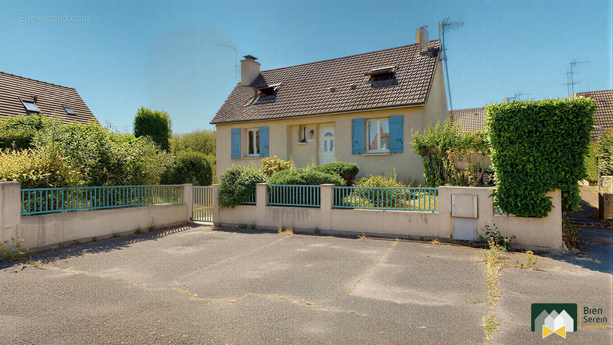 Maison à CHAMPHOL