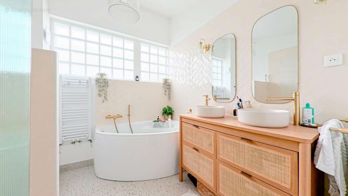 Maison à CHENNEVIERES-SUR-MARNE