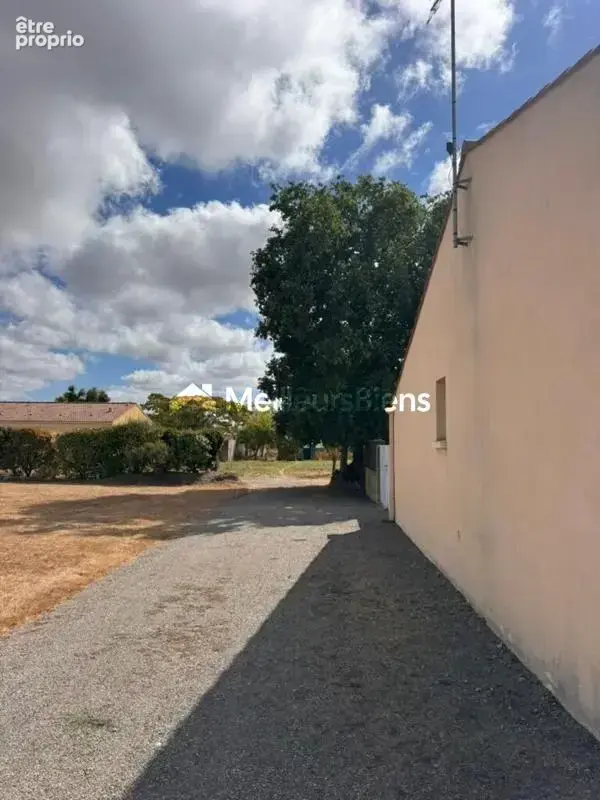 Terrain constructible 712 m² à Saint-Mathurin, viabilisation incluse - photo 3