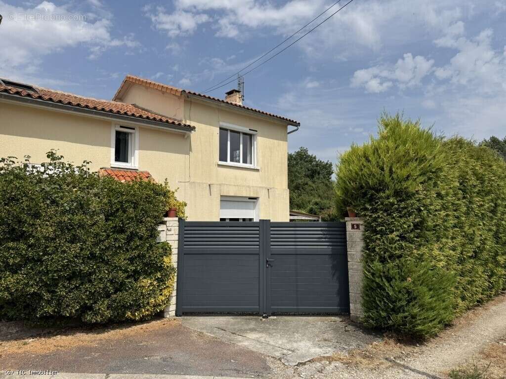 Charmante Maison En Pierre Du XIXe Siècle Avec Vue Sur La Campagne - photo 19