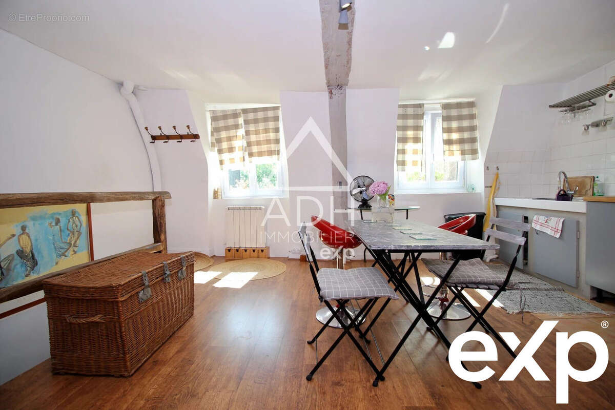 Appartement à NEAUPHLE-LE-CHATEAU