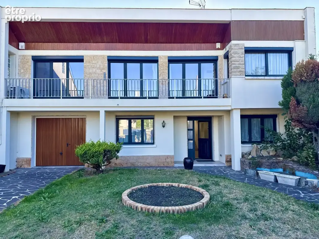 Photo Maison à Carrieres-Sur-Seine au prix de 699 000€