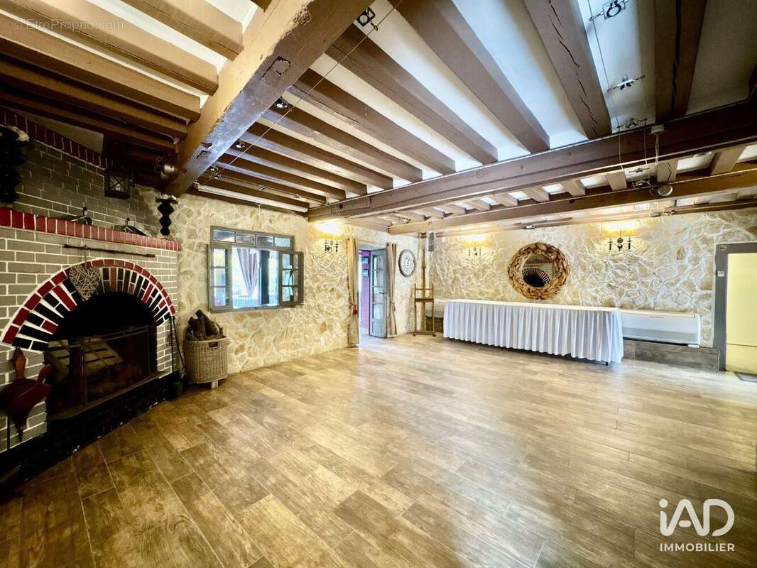 Photo 5 - Commerce à VARENNES-JARCY