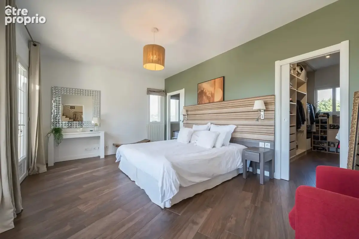 Magnifique propriété avec vue à 360° - Piscine - Jardin + 2 appartements annexes en option - photo 10