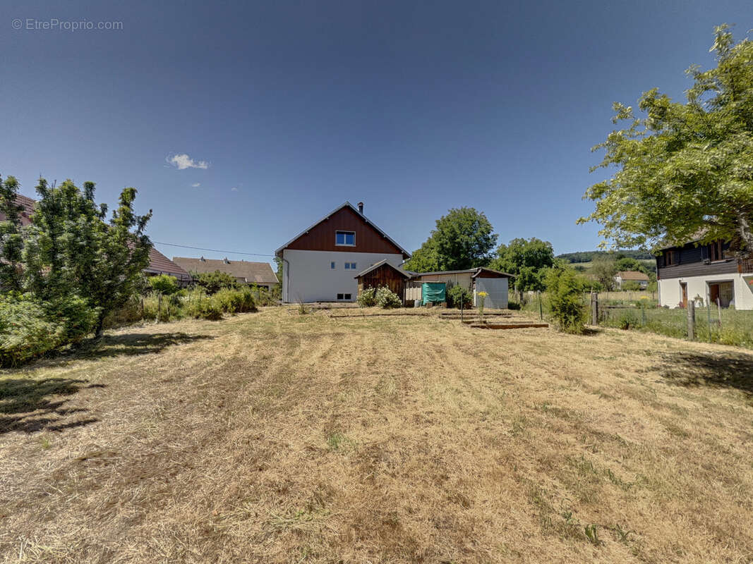 Maison à MONTECHEROUX