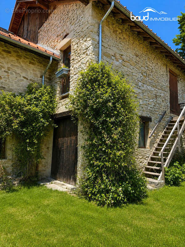 Maison 293 m² à Rencurel  - photo 3