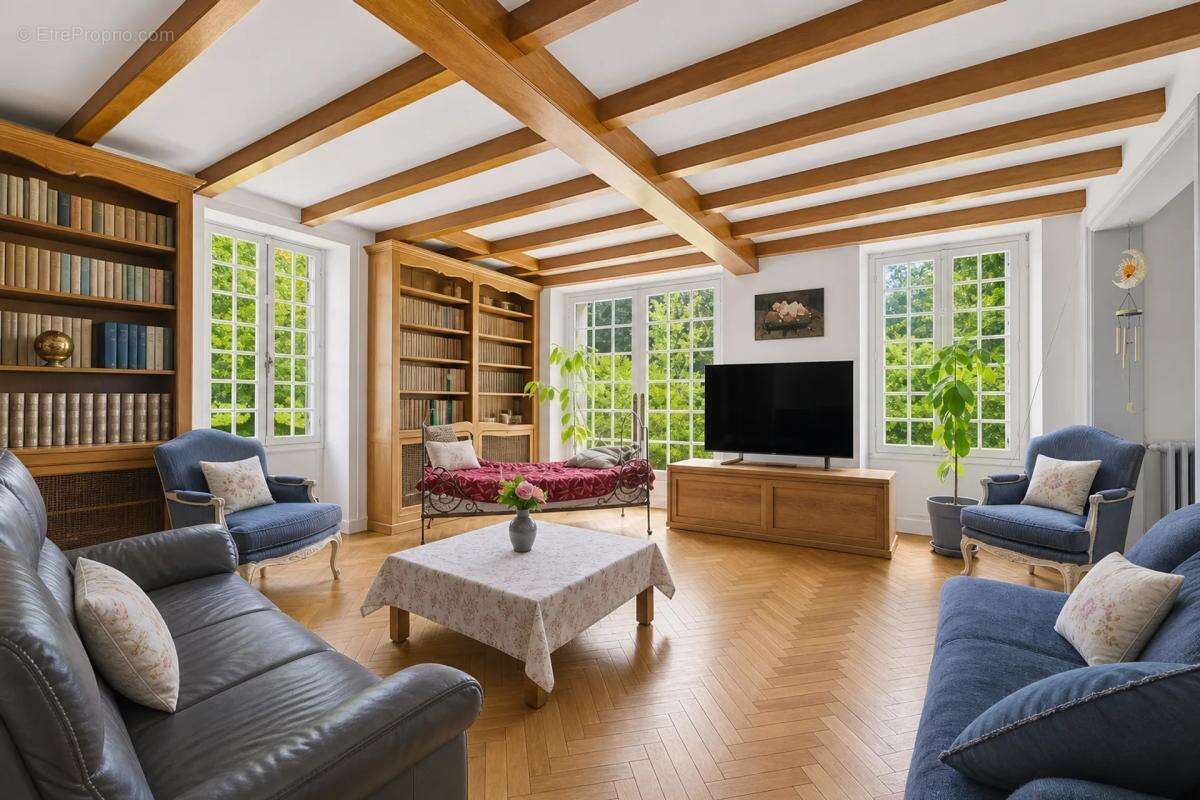 Maison de 9 pièces de 250 m² à Clérac - photo 4