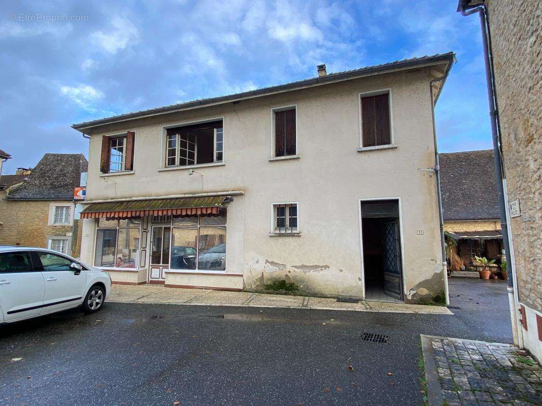 Maison à MAUZAC-ET-GRAND-CASTANG