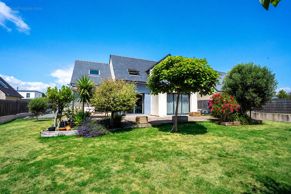 EXCLUSIVITÉ AGENCE DU QUAI - Contemporaine 5 pièce(s) 126.34 m2 sur plus de 630 m² de terrain - photo 12