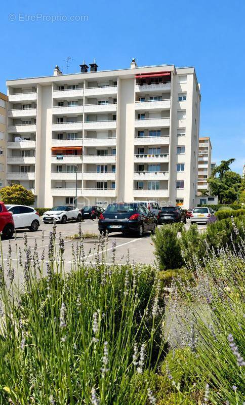 Appartement à CHILLY-MAZARIN