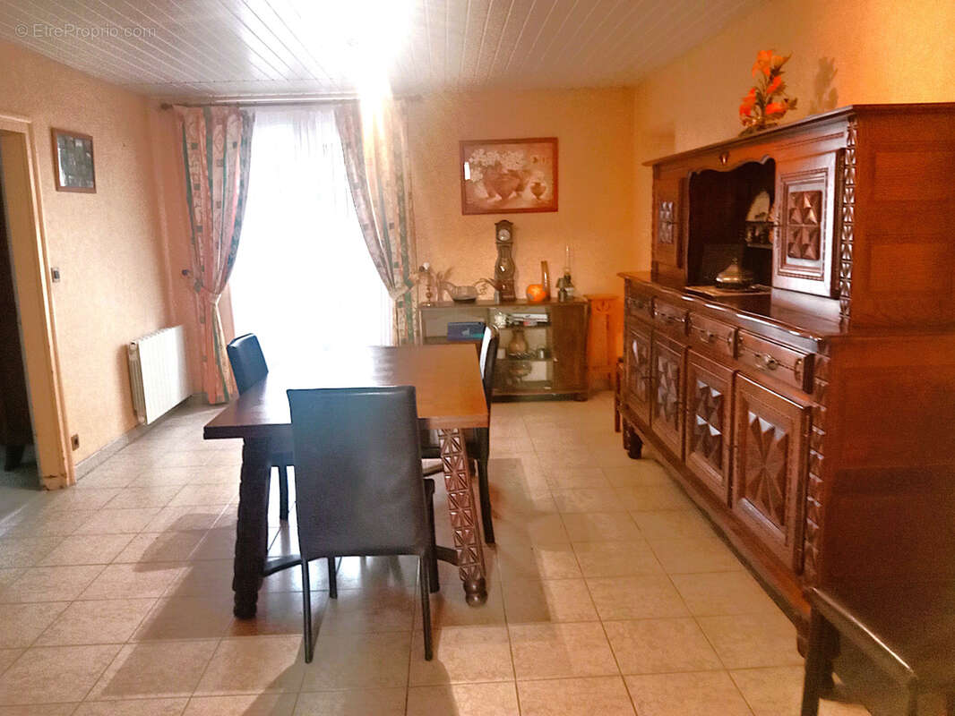 Maison à PRUNAY-LE-GILLON