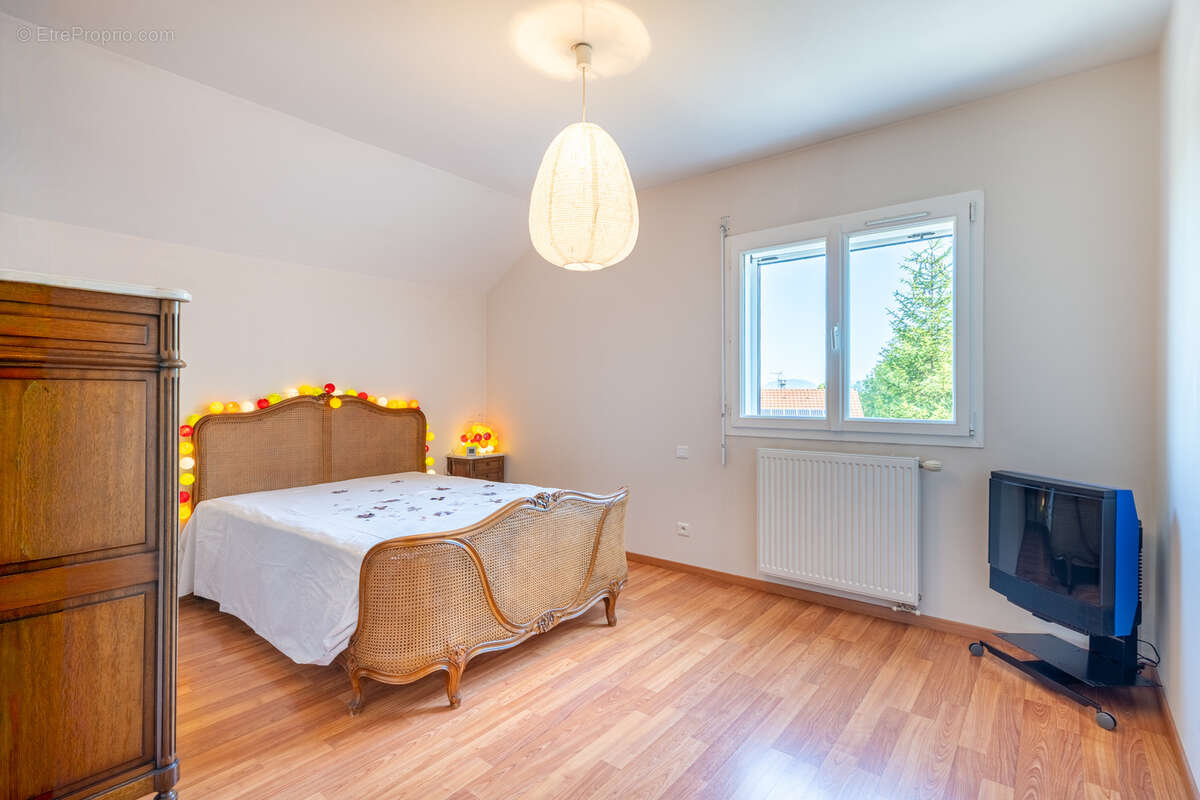 Annecy ? Seynod / Balmont - Maison d?Exception ? 6 pièces ? 150 m2  - Terrain 1?025 m2 ? Sous-sol 80 m2 ? DPE - photo 10