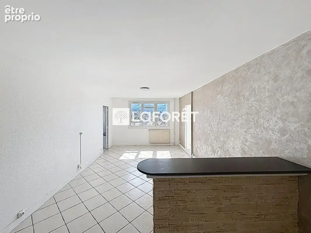 T3 76 m² lumineux - étage élevé avec ascenseur - Piscine- vue dégagée - Marseille 10e - photo 2