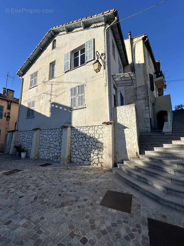 Maison à SAINT-LAURENT-DU-VAR