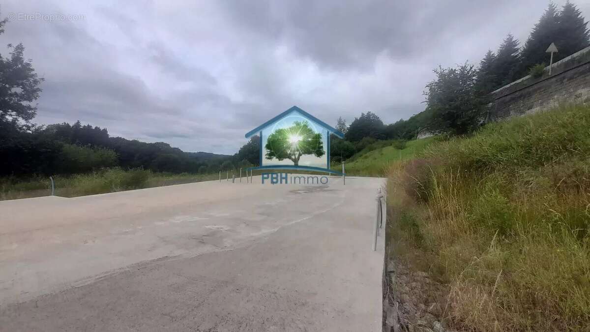 À SAISIR – Terrain viabilisé avec projet de maison familiale à Murat-le-Quaire - photo 5
