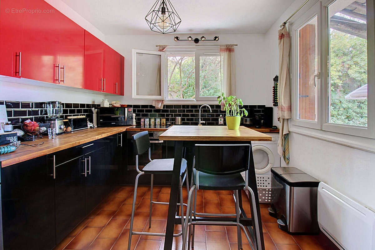 A VENDRE Maison 100 m² -  4 chambres - avec jardin - au coeur de Taradeau - photo 5