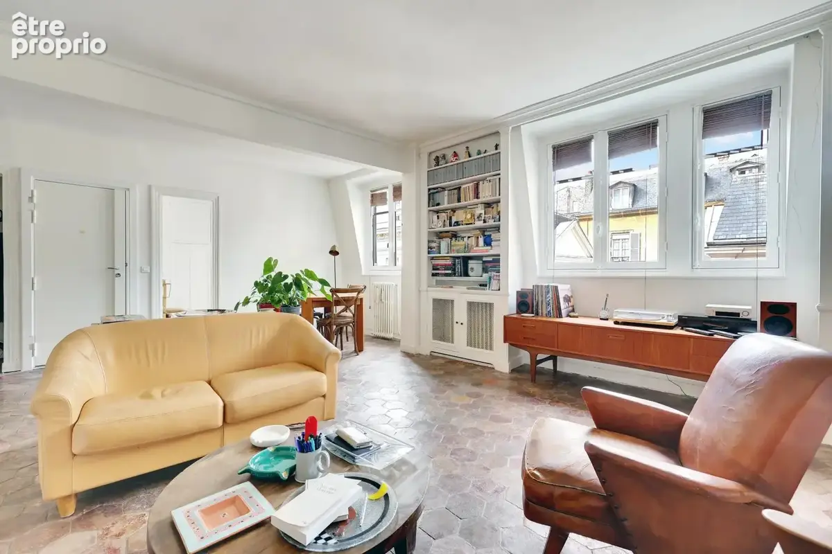 Paris 9e • nouvelle athènes • dernier étage d'un hôtel particulier de 1830 • appartement familial traversant • 99 m² • 3 chambre - photo 2