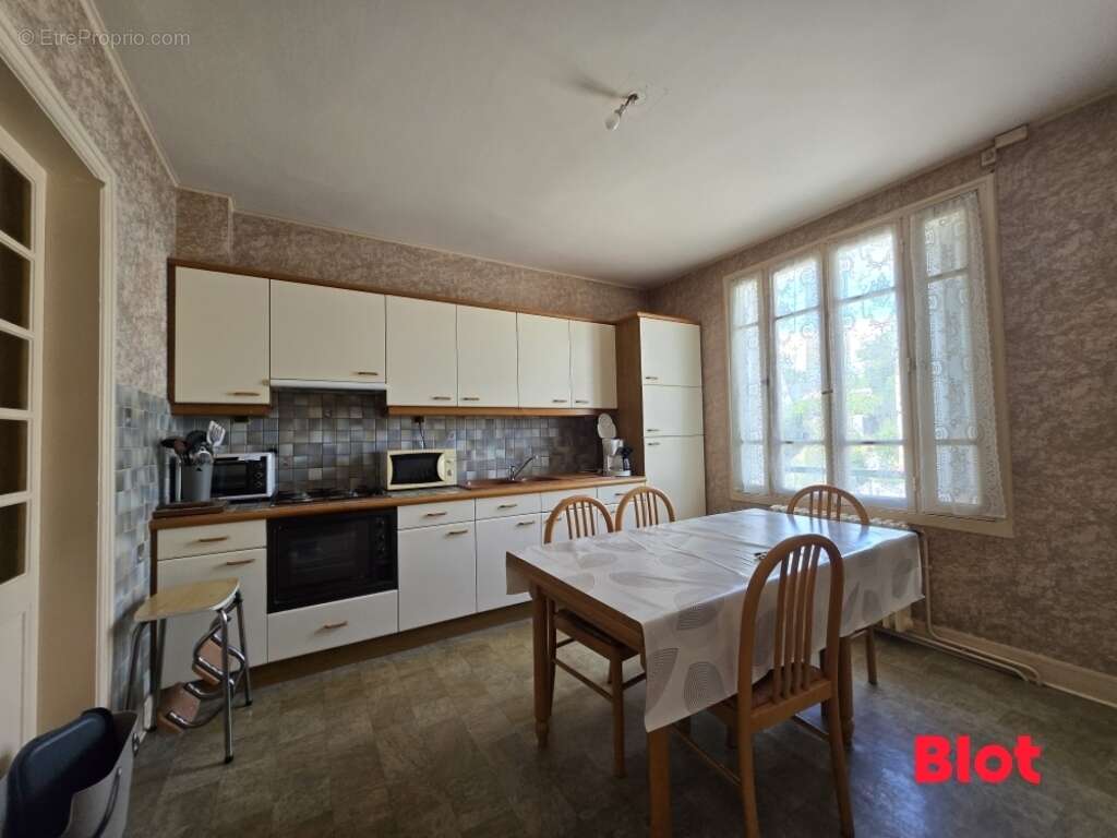 Maison 91 m² à Fougeres  - photo 2
