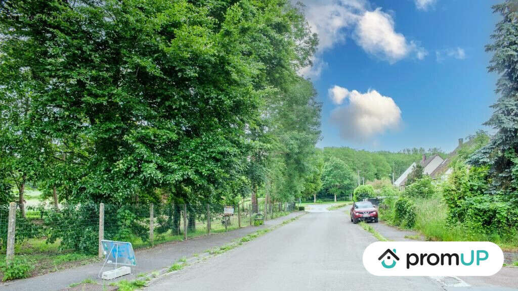 Terrain à NEUILLY-SAINT-FRONT