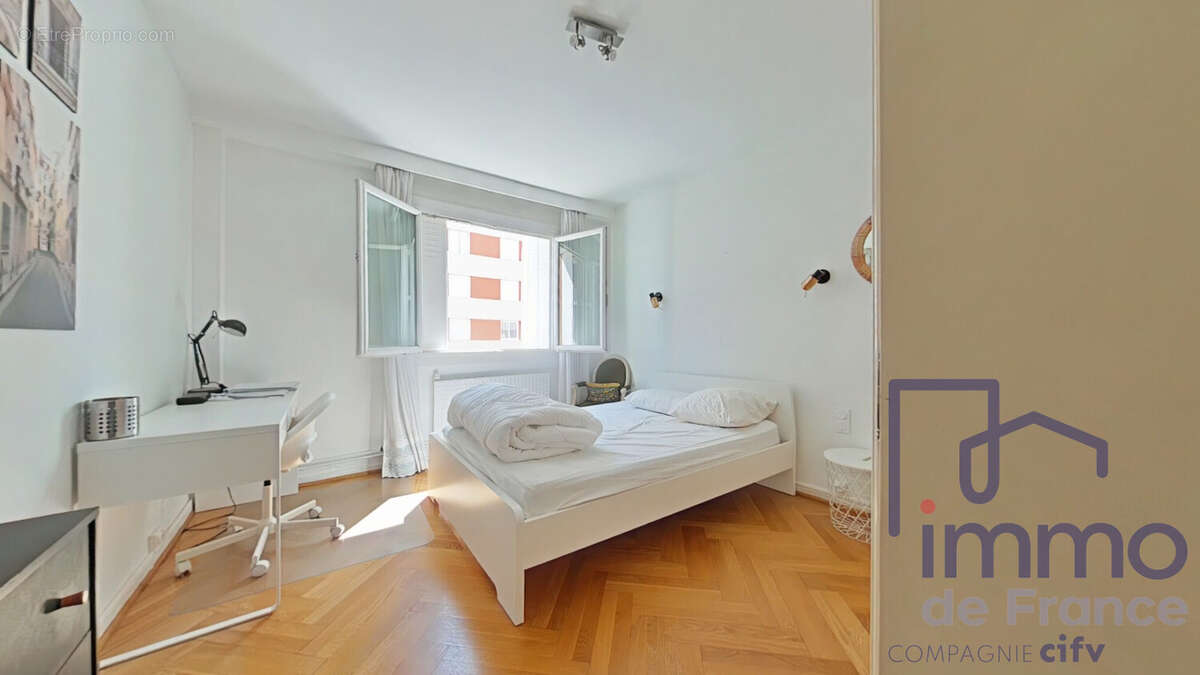 Appartement 81 m² à Saint-Etienne  - photo 6