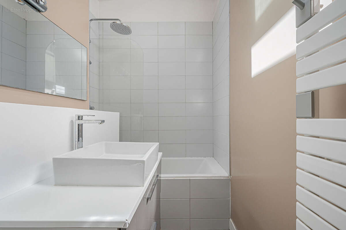 Appartement à PARIS-14E