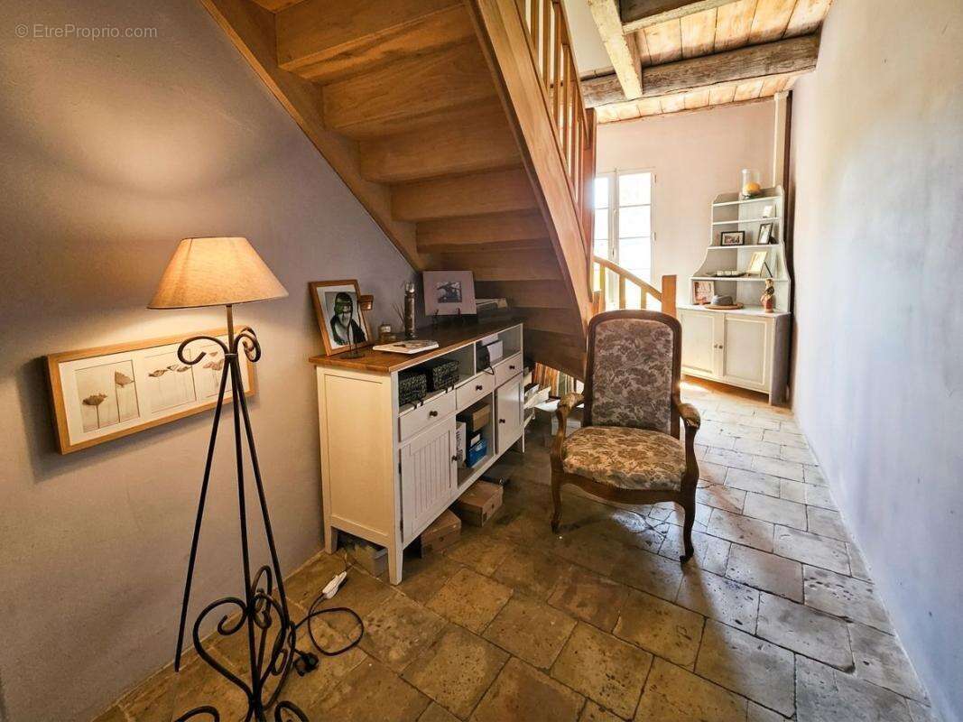 À Vendre à Comps - Maison de village de 180 m² avec extérieur - photo 5