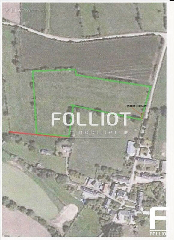 Terrain à SAINT-PIERRE-LANGERS