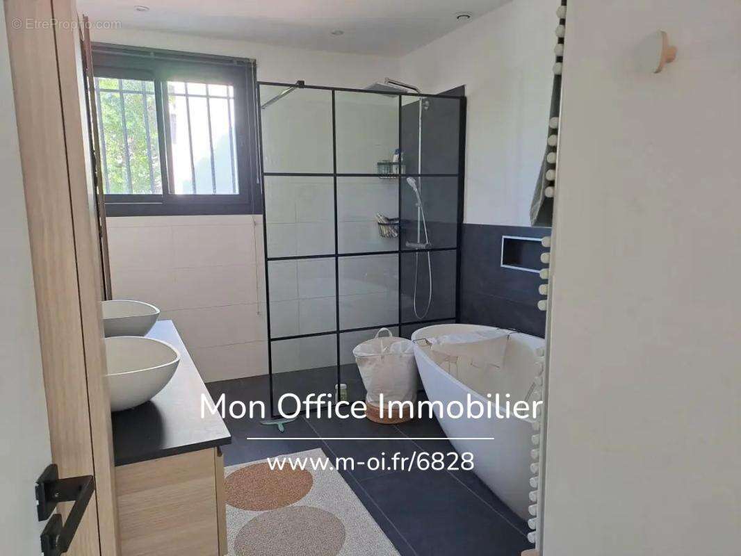 Référence : 6828-VCL. - Maison avec 6 chambres dont studio indépendant - Jardin paysager piscine garage - 13 100 AIX - photo 15