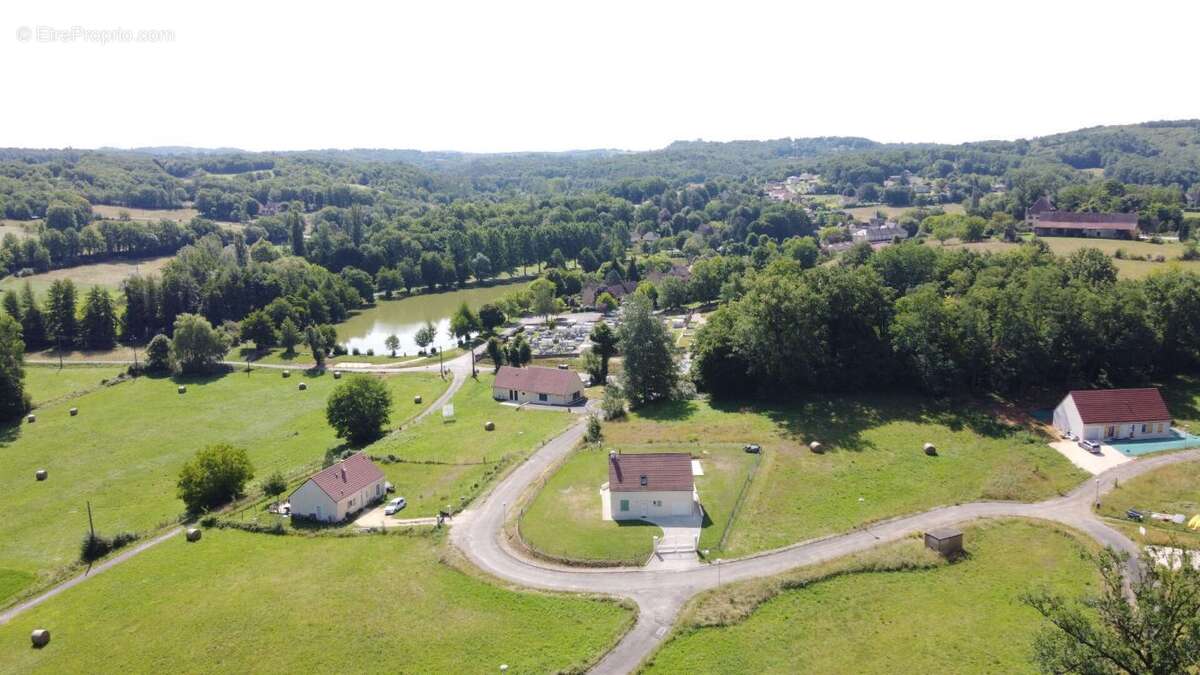 Terrain constructible de 1712 m2 - photo 6