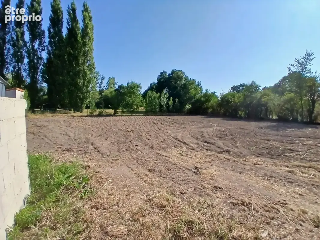 Photo Terrain à Nueil-Les-Aubiers au prix de 33 690€
