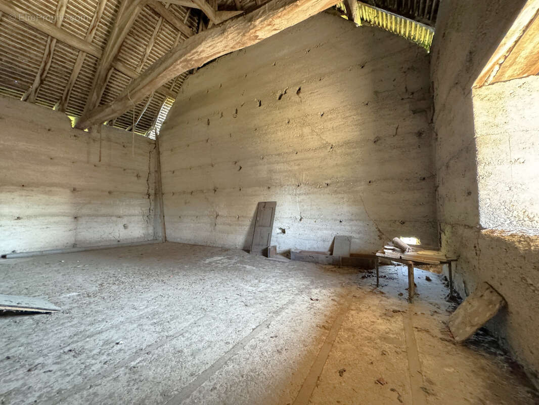 Maison à SAINT-VICTOR-DE-MORESTEL