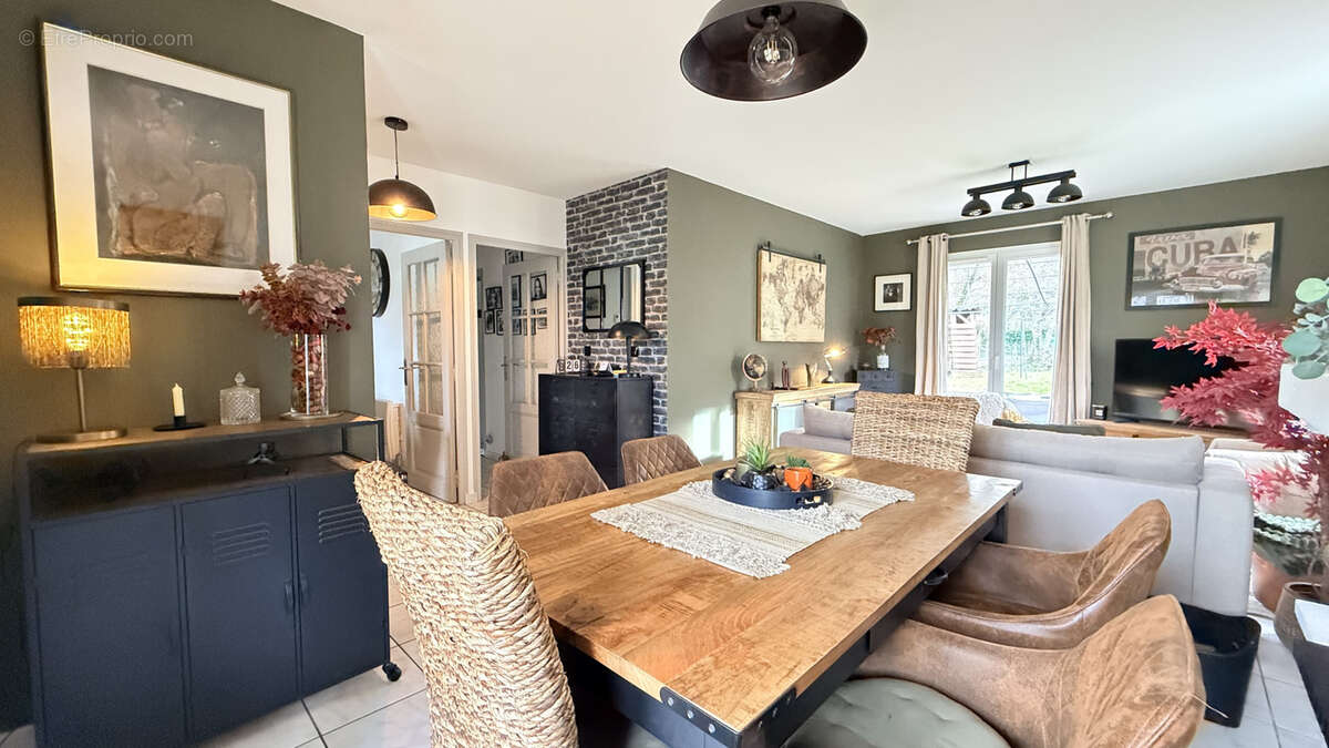 Maison à VIC-SUR-CERE