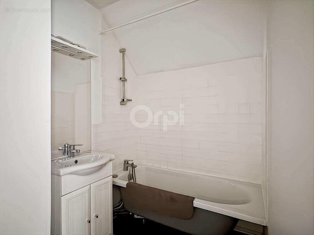EVREUX - Maison familiale en triplex - 3 chambres, garage et jardin - photo 14