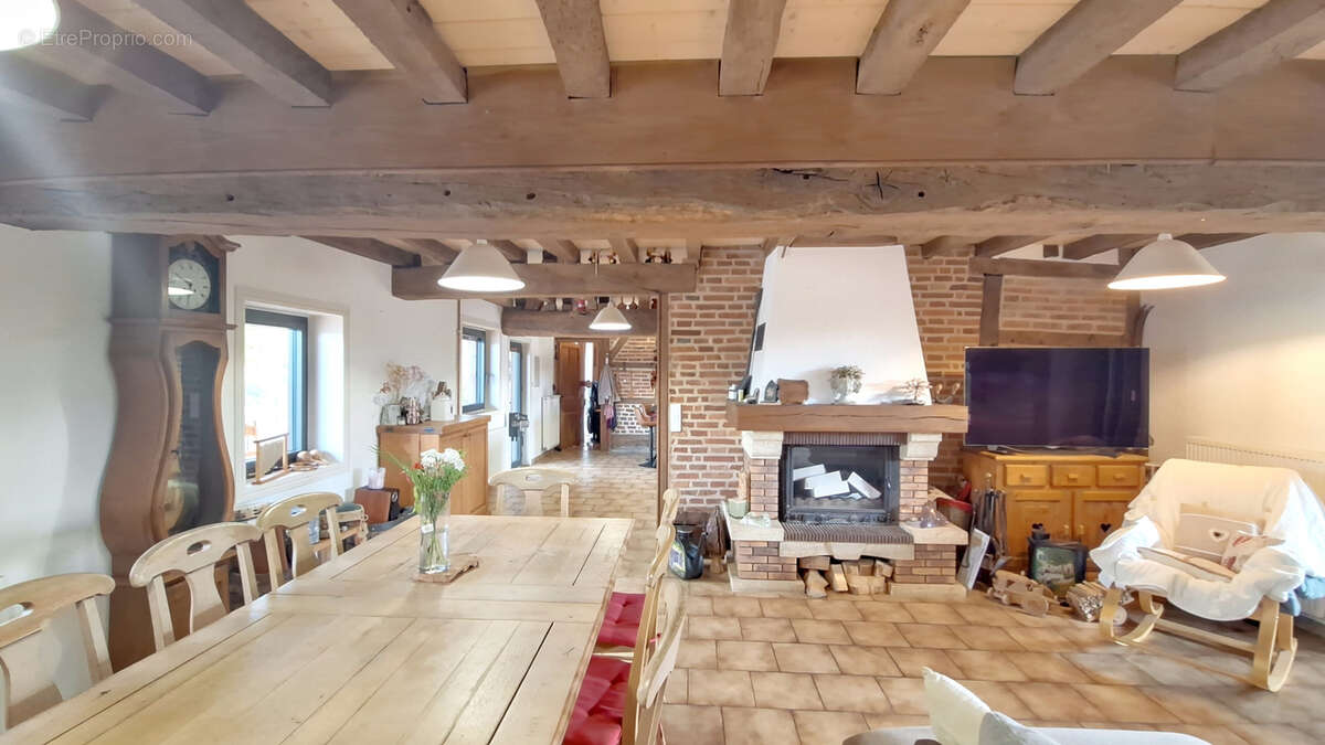 Authentique ferme bressane à colombages rénovée avec 2 logements et 1 hectare de terrain - photo 8