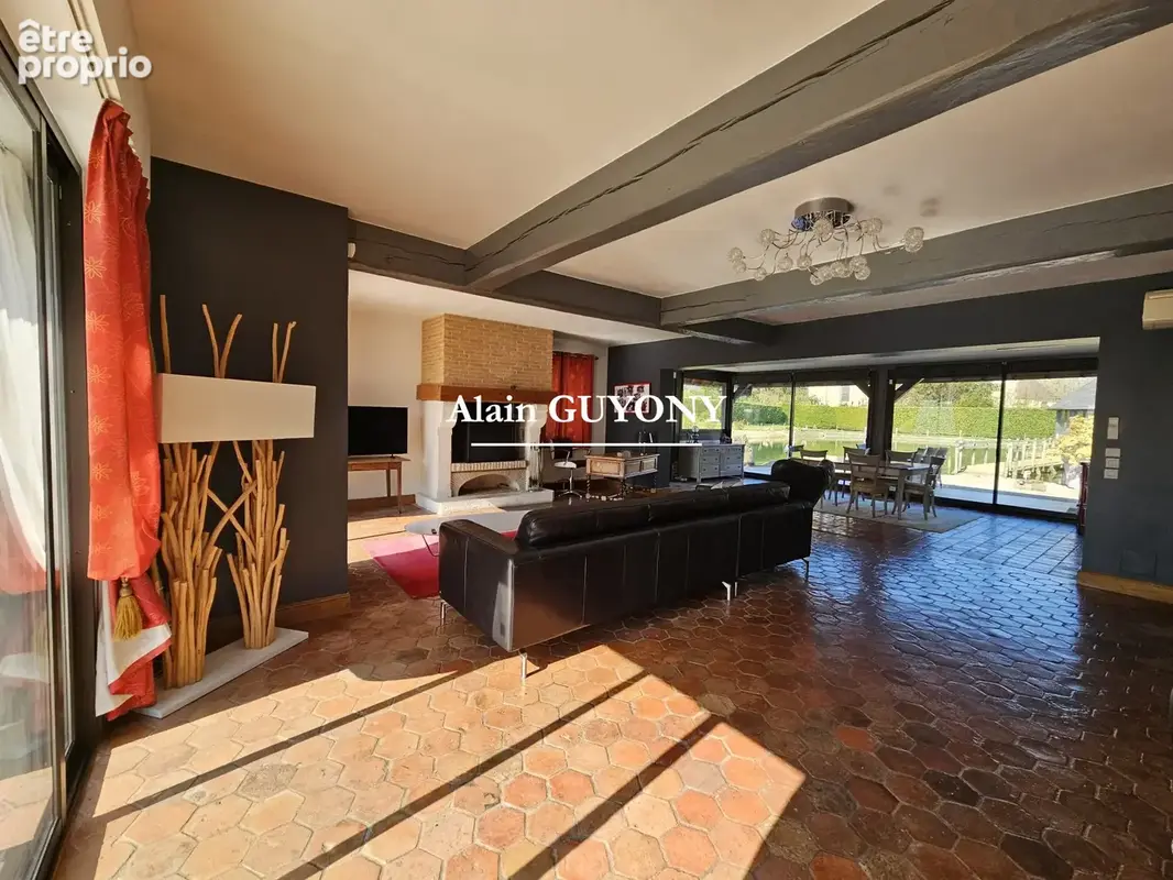 Maison 7 pièces 216 m² à vendre à Pont-L'eveque (14130) - photo 2