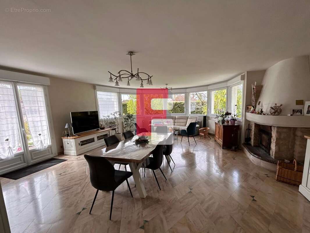 Maison à LUSIGNY-SUR-BARSE