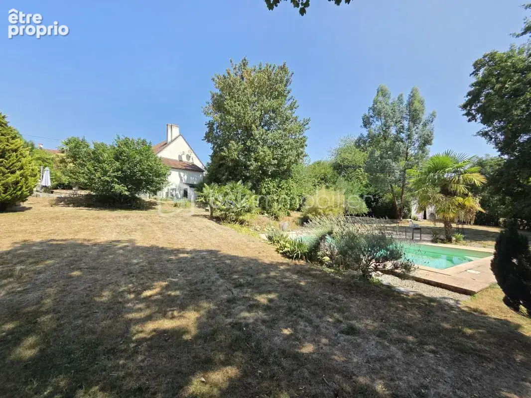 Magnifique Corps de ferme de 222m³ avec piscine et dépendances - photo 30