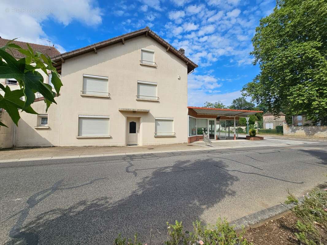 Maison à SAINT-VINCENT-EN-BRESSE