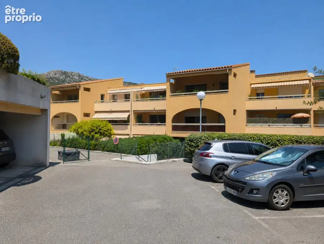 Dernier étage, terrasse, piscine, garage et cave - photo 20