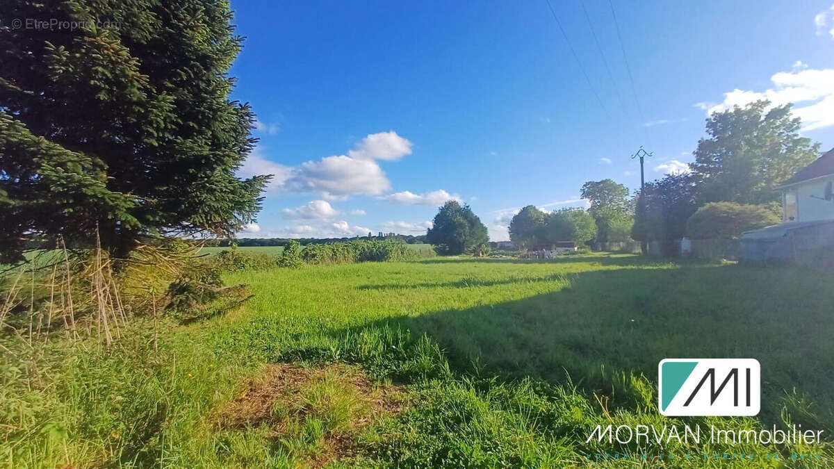 Terrain à LES ESSARTS-LE-ROI