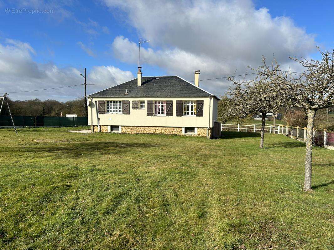 Maison à LA HAYE-SAINT-SYLVESTRE