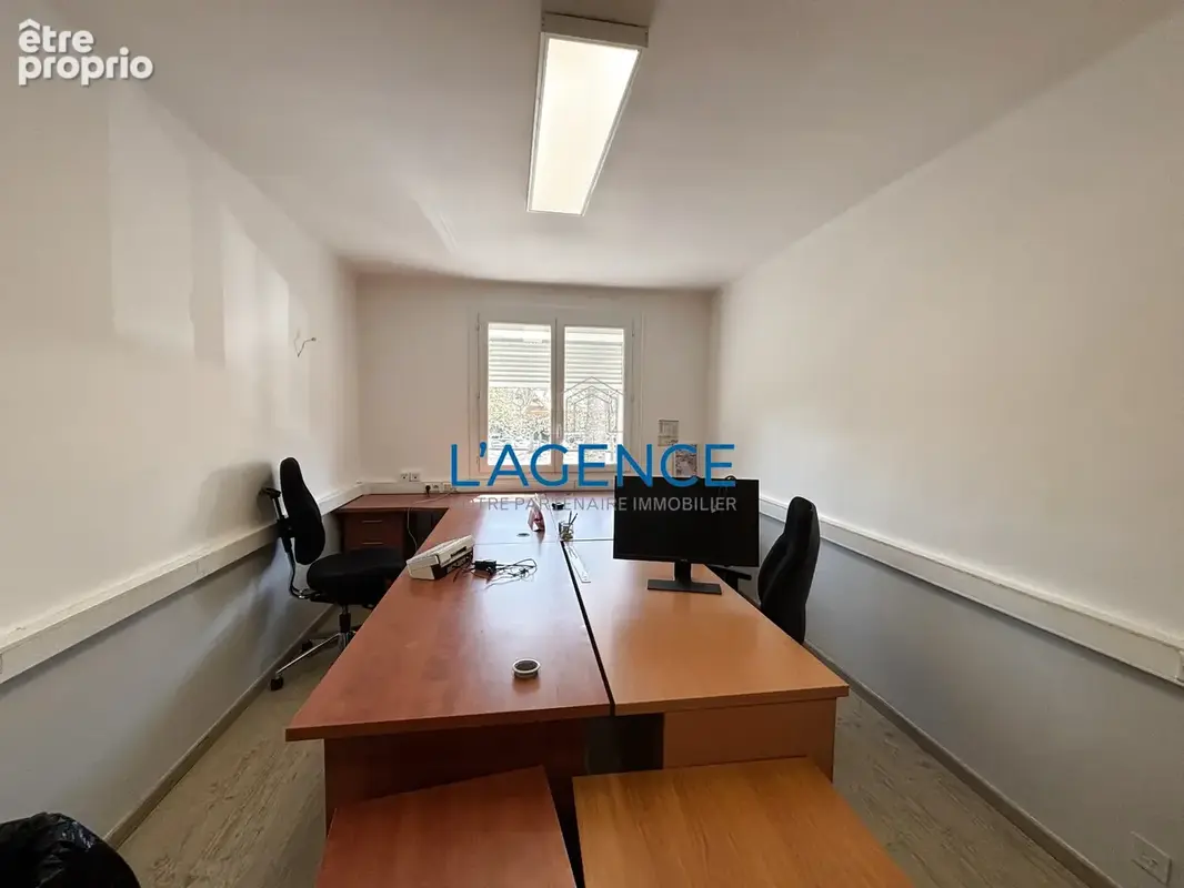 Maison de 188 m2 en plein coeur de Hyères les palmiers avec parking privatif exposé au sud . - photo 7