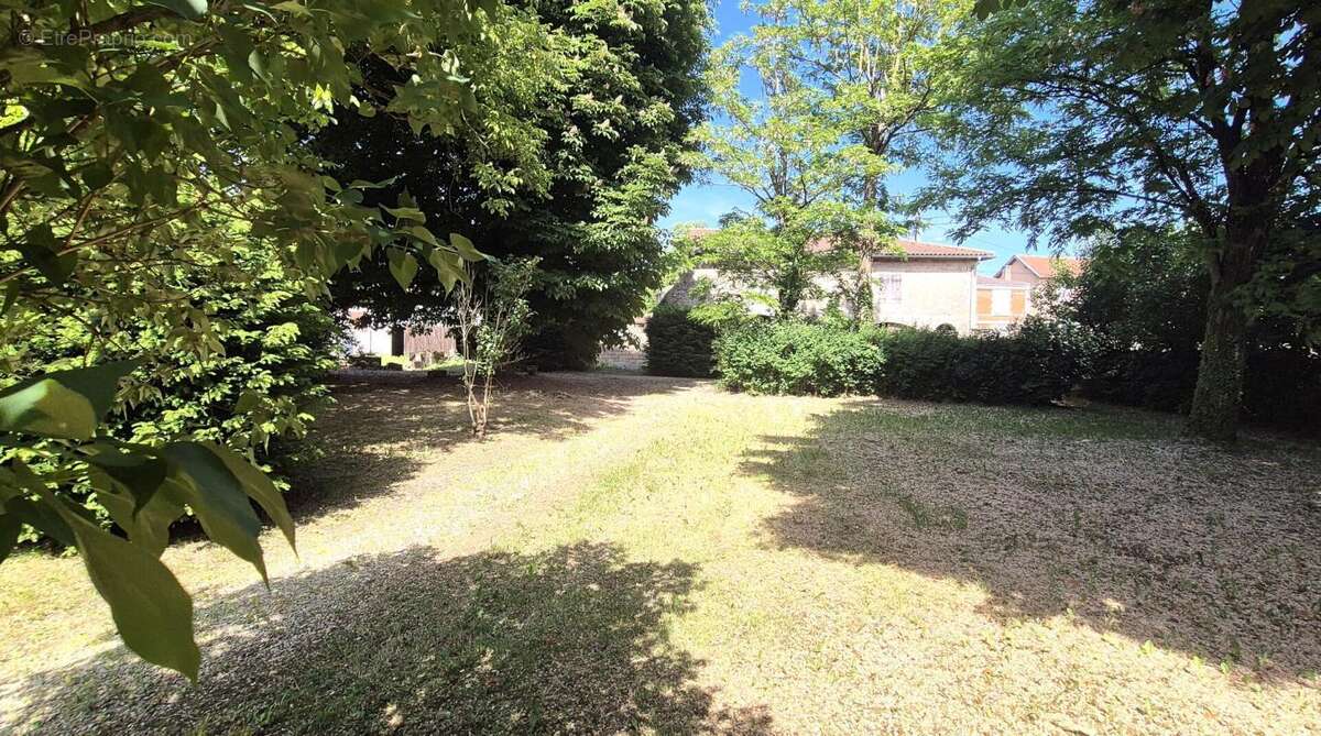 Maison à ECLARON-BRAUCOURT-SAINTE-LIVIERE